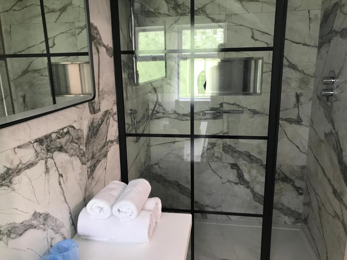 La Suisse Serviced Apartments Манчестър Екстериор снимка