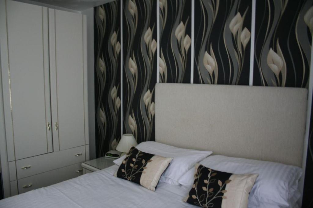 La Suisse Serviced Apartments Манчестър Стая снимка