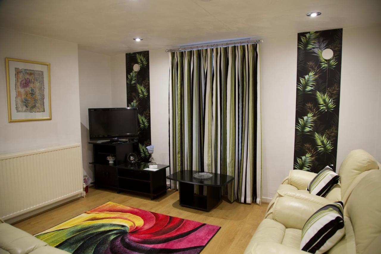 La Suisse Serviced Apartments Манчестър Екстериор снимка