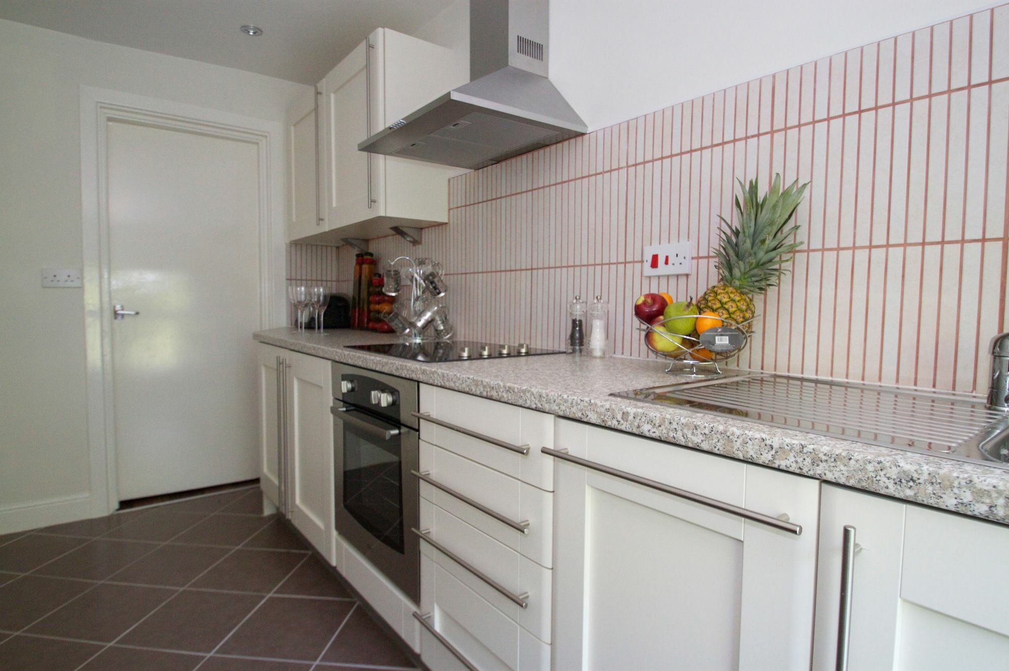 La Suisse Serviced Apartments Манчестър Екстериор снимка
