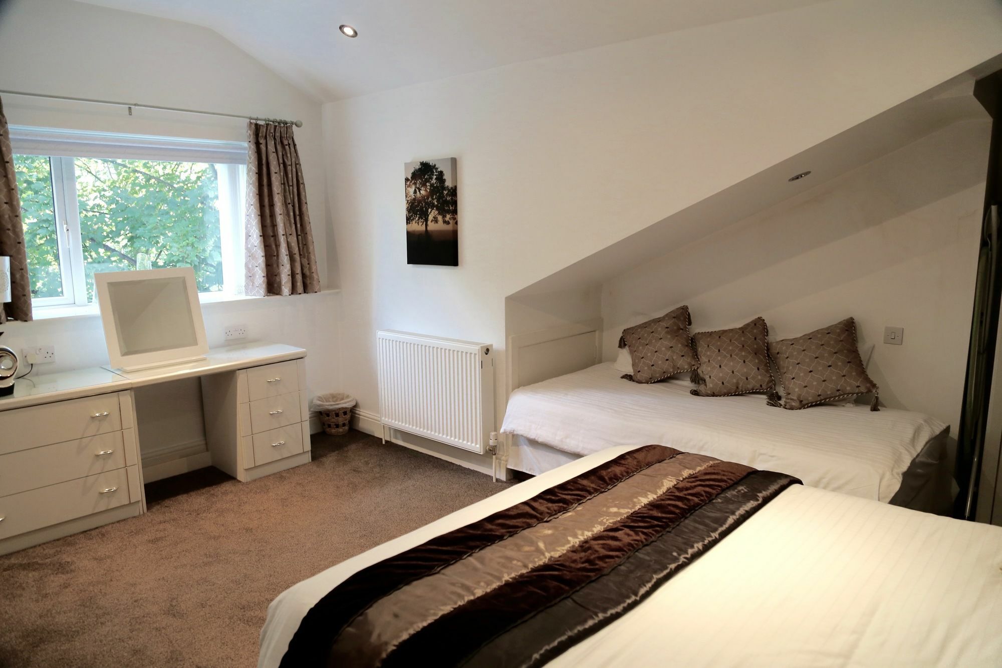La Suisse Serviced Apartments Манчестър Екстериор снимка