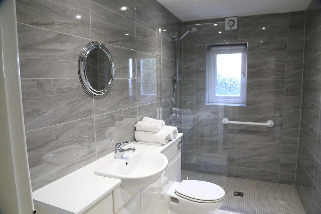 La Suisse Serviced Apartments Манчестър Екстериор снимка